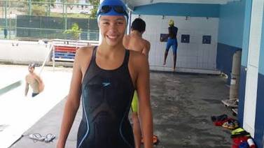 Nadadora de 14 años rompe récord nacional juvenil que ostentaba Sylvia Poll