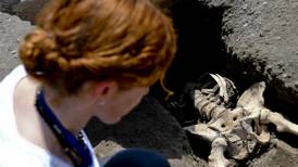 Hallan esqueleto de víctima de la erupción del Vesubio 