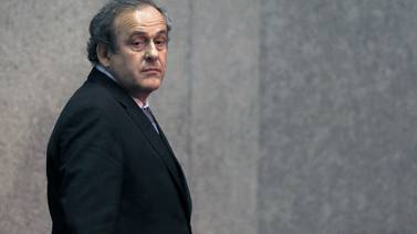 Michael Platini dimite como presidente de la UEFA 