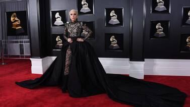 Vea lo mejor de la alfombra roja de los Grammy