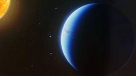 Astrónomos detectan exoplaneta con una atmósfera libre de nubes