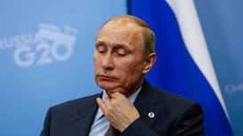 Estados Unidos sanciona a las dos hijas adultas de Vladimir Putin al momento en que la economía rusa comienza a fisurarse