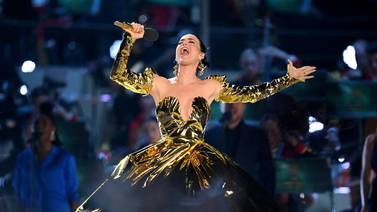 Katy Perry deslumbra en concierto de coronación de Carlos lll