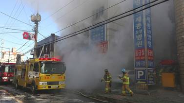 Incendio en un hospital de Corea del Sur cobra 37 vidas