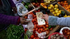 Argentina registra su mayor inflación mensual en tres décadas: ‘Vivimos al día’