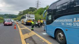 Cinco heridos por choque entre dos autobuses en ruta 27