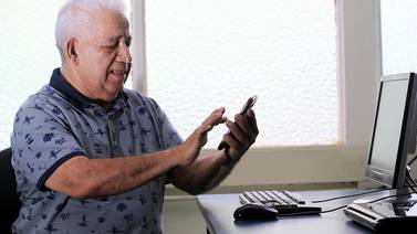 Adultos mayores hacen “clic” con la tecnología