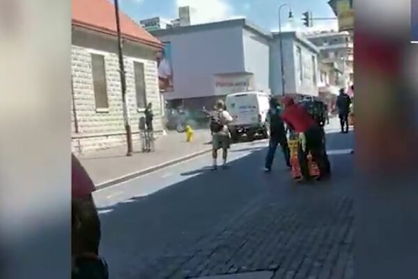 Video muestra angustia de peatones por balacera en el centro de San José