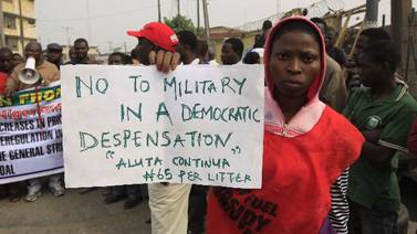 Acaba huelga en Nigeria tras baja en carburantes