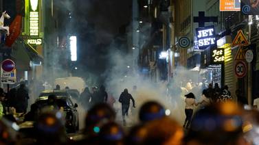 Continúan disturbios y saqueos en ciudades francesas tras muerte de joven por disparo policial