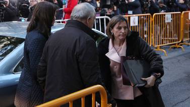 Juez de España envía a la cárcel a la presidenta del Parlamento de Cataluña