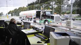 Empresa pagaba más de ¢1 millón a oficial de tránsito por pasar camiones sin pesarlos 