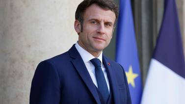 Emmanuel Macron viaja a Argelia en búsqueda de calmar tensiones diplomáticas