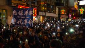 Multitud celebra seis meses de protestas prodemocracia en Hong Kong