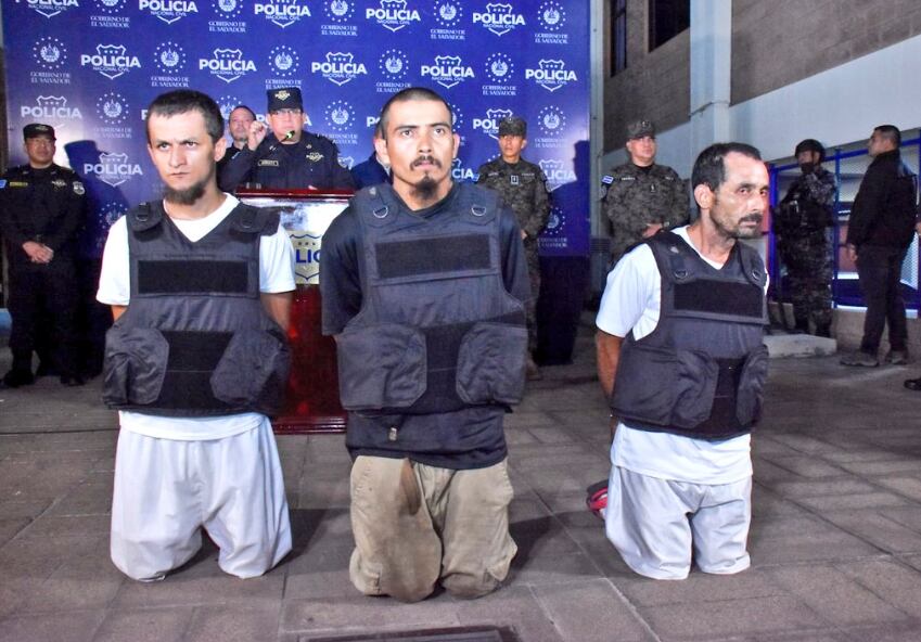 Los detenidos son José Armando Ochoa Gutiérrez, alias Sapo verde, Francis Antonio Gómez Calderón, Alias Monkey o mono, y Salvador Enrique Portillo Landaverde, alias C4, quien fue detenido en territorio guatemalteco. (Foto: Policía Nacional de El Salvador)