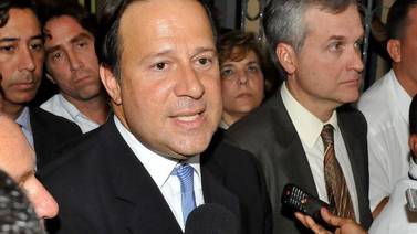 Martinelli  intenta minimizar crisis política en Panamá