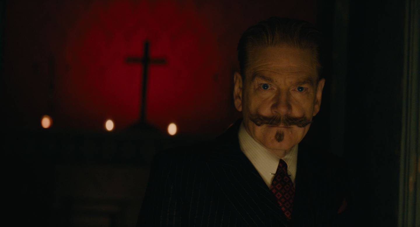 Poirot enfrentará, no solo su jubilación como detective, sino sus propias creencias en fantasmas y seres paranormales. Foto: Disney - Rola