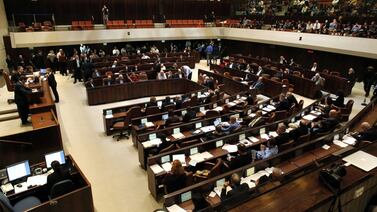 Israel confirma prohibición de faldas cortas en el Parlamento