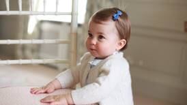 Duques de Cambridge comparten fotografías de la princesa Carlota para celebrar su primer año
