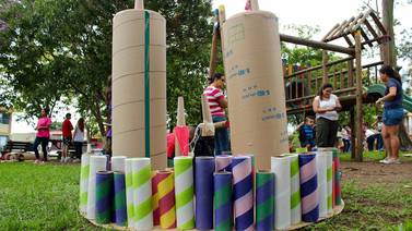 Niños convirtieron parque de Escazú en jardín de juegos