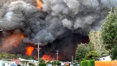 Un centenar de incendios consumen el este de Australia