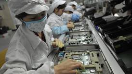 ‘Toma el dinero y vete’: Trabajadores de fábrica iPhone en China aceptan oferta para irse