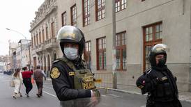 Presidente de Perú cambia jefes de policía tras criticar allanamiento en sede de Gobierno