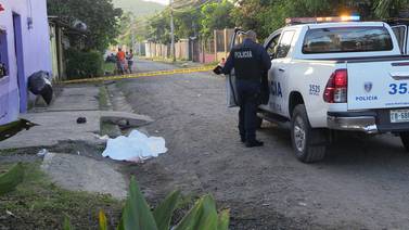 Reo con beneficio aparece asesinado de bala en Puntarenas y con una bolsa plástica en la boca