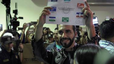 El Salvador abre urnas en municipales, último eslabón del poder de Bukele