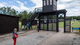 Exsecretaria de campo de concentración nazi se da a la fuga antes de juicio en Alemania