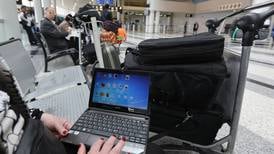 Estados Unidos plantea prohibir computadoras en vuelos desde más aeropuertos