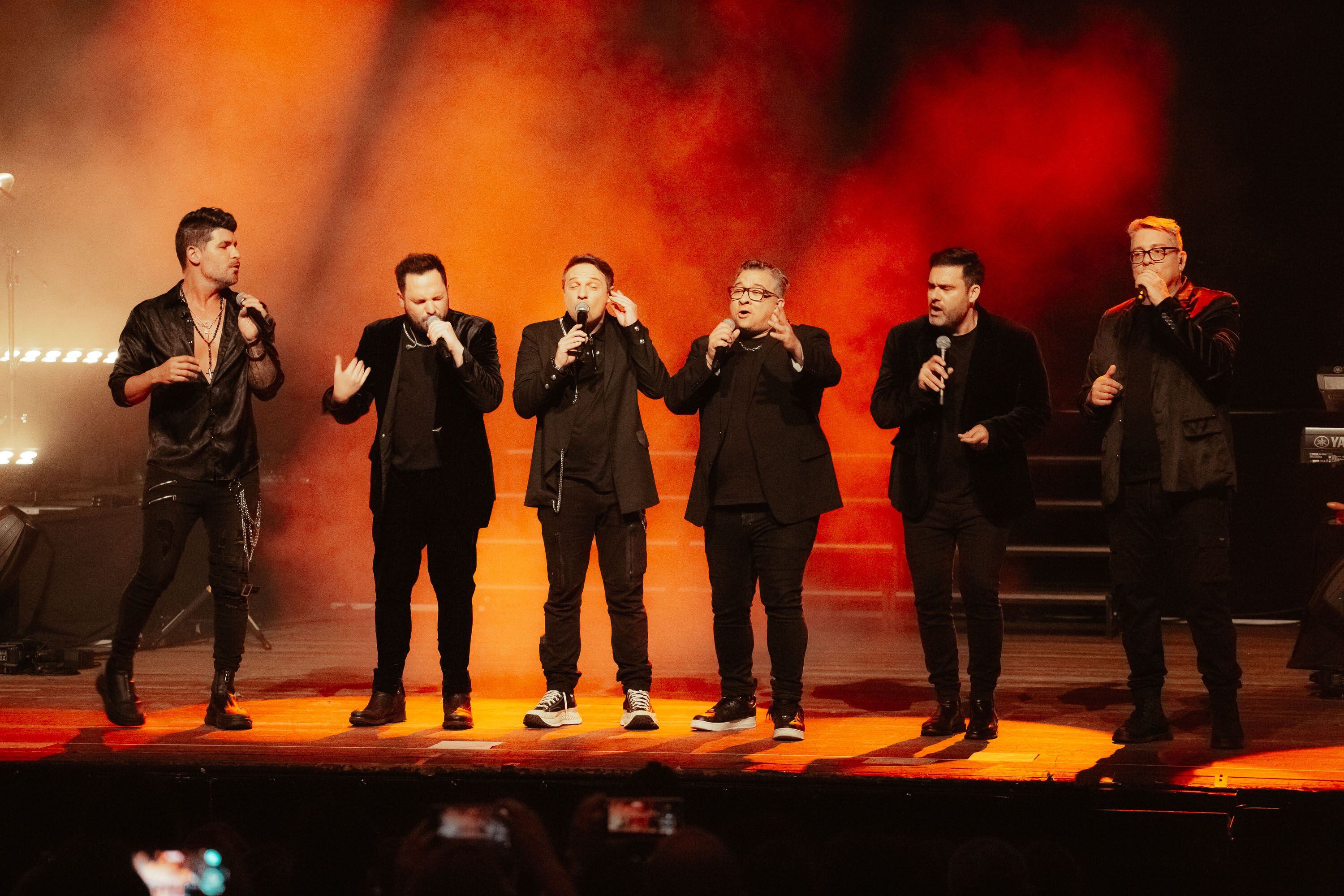El grupo venezolano Voz Veis se presentó la noche del sábado en el Teatro Popular Melico Salazar, como parte de su gira de reencuentro 'La Última Función World Tour'. 