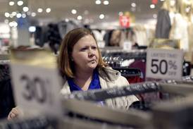 Confianza de consumidores en economía de Estados Unidos cae al nivel más bajo desde noviembre