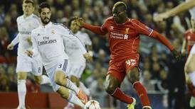 Técnico del Liverpool molesto con Mario Balotelli por cambiar su camiseta con Pepe 