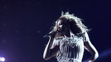 Cabello de Beyoncé fue succionado por ventilador en pleno concierto