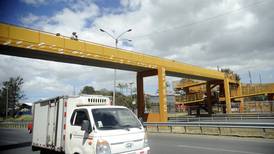 Asociación de muralistas demanda a Cosevi por retirar vallas de puentes peatonales