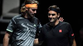 El griego de 21 años Tsitsipas vence a Federer para clasificar a la final del Masters de la ATP