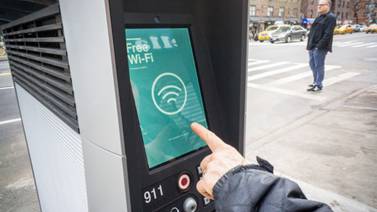 Viejas cabinas telefónicas en Nueva York se transforman en puntos de wifi gratis 