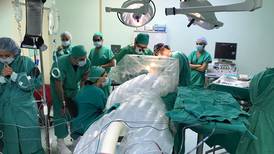Médicos del Hospital de Liberia operaron tumor cerebral con paciente despierto
