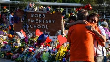 Policía tuvo ‘fallos críticos’ durante masacre escolar de Uvalde en Texas