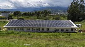 Nuevo reglamento reduciría trabas para generar electricidad con energía solar en casas y empresas
