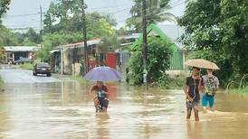 Más de 600 escolares sin clases porque lluvia anegó centros educativos en Limón