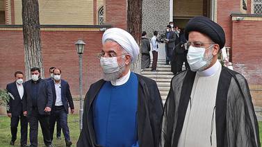 El ultraconservador Ebrahim Raisi investido nuevo presidente de Irán