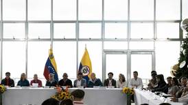 Colombia y guerrilla del ELN retoman negociaciones de paz en Venezuela