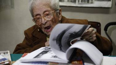 Locutora peruana de 97 años marca récord Guinness