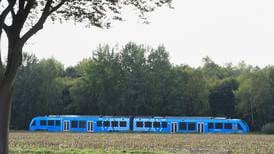 Primer tren impulsado por hidrógeno inicia operaciones en Alemania 