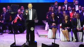 Presidente Chaves va por cobro de impuestos con renta global