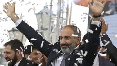 Veterano opositor es el nuevo jefe del Gobierno de Armenia