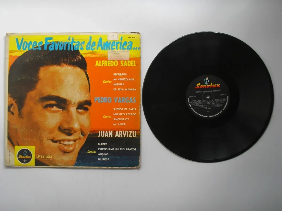 El disco 'Voces favoritas de América' interpretado por Alfredo Sadel, Juan Arvizu y Pedro Vargas, contiente ocho obras escritas por el tico Johnny Quirós.