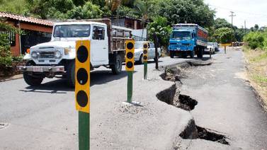 Vecinos de Acosta exigen arreglo de carretera para evitar tragedia